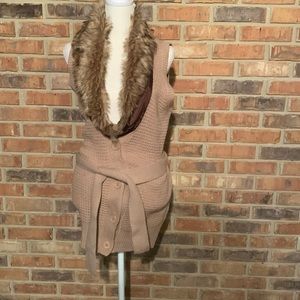 ny knits sweater vest faux fur trim size S